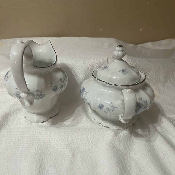 Johann Haviland Blue Garland Cream and Sugar Set - Picture 4 of 10
